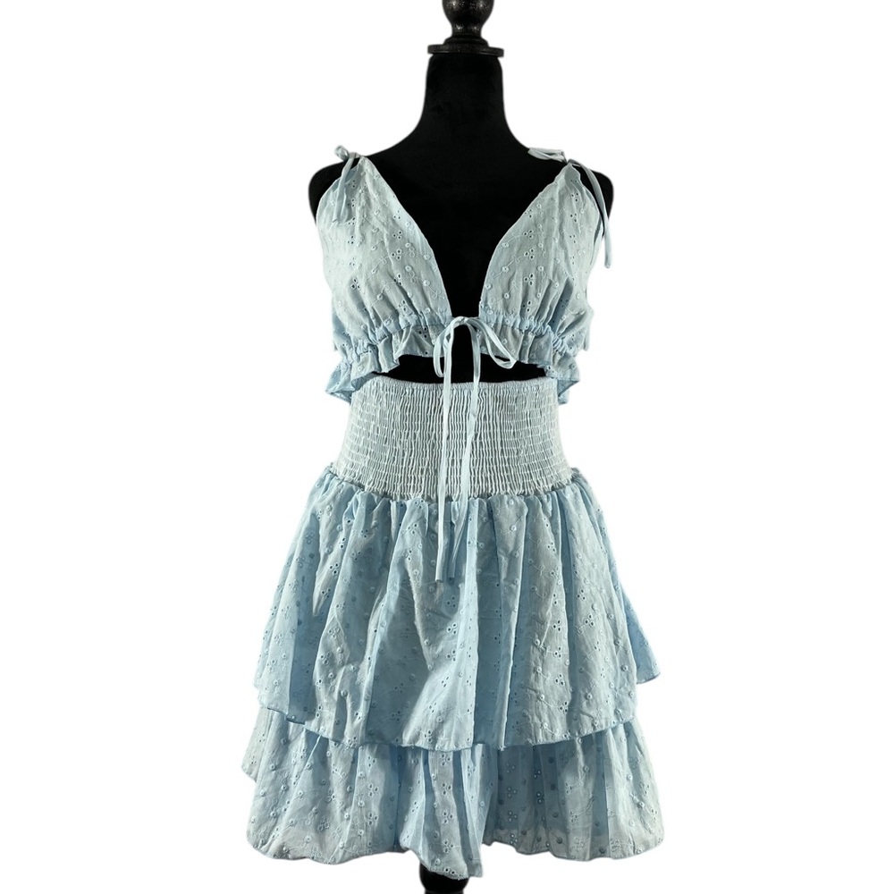Pretty in Eyelet Light Blue Tiered Ruffled mini Skirt,
Cut out front,Large,New - Picture 12 of 12